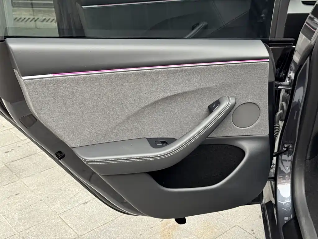 Tesla Model 3 — миниатюра 14