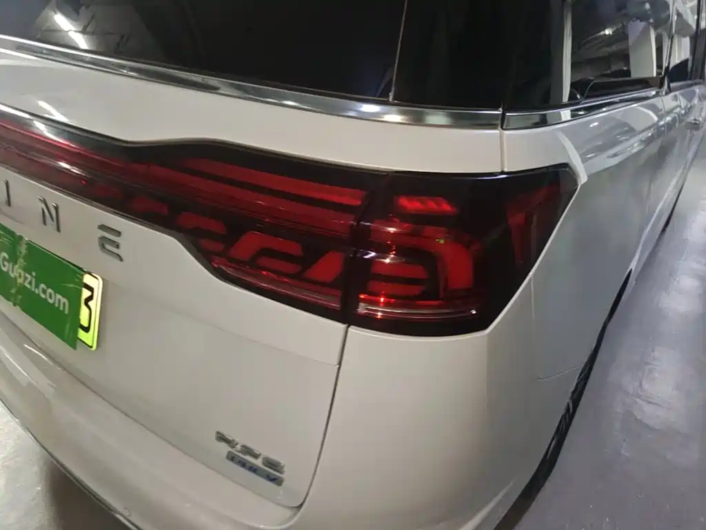 JAC Refine Refine RF8 PHEV — миниатюра 8