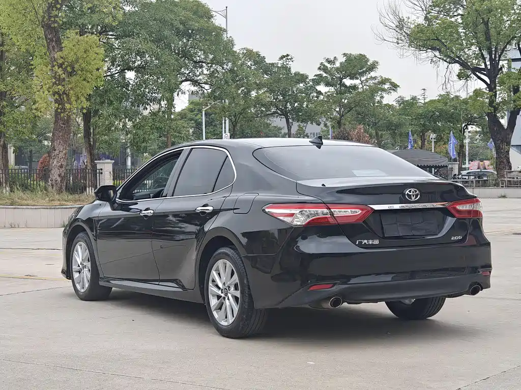 TOYOTA CAMRY