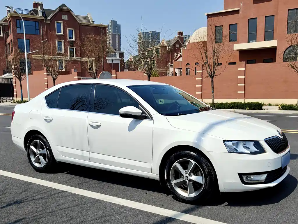 Skoda Octavia 2016 1.6L MT