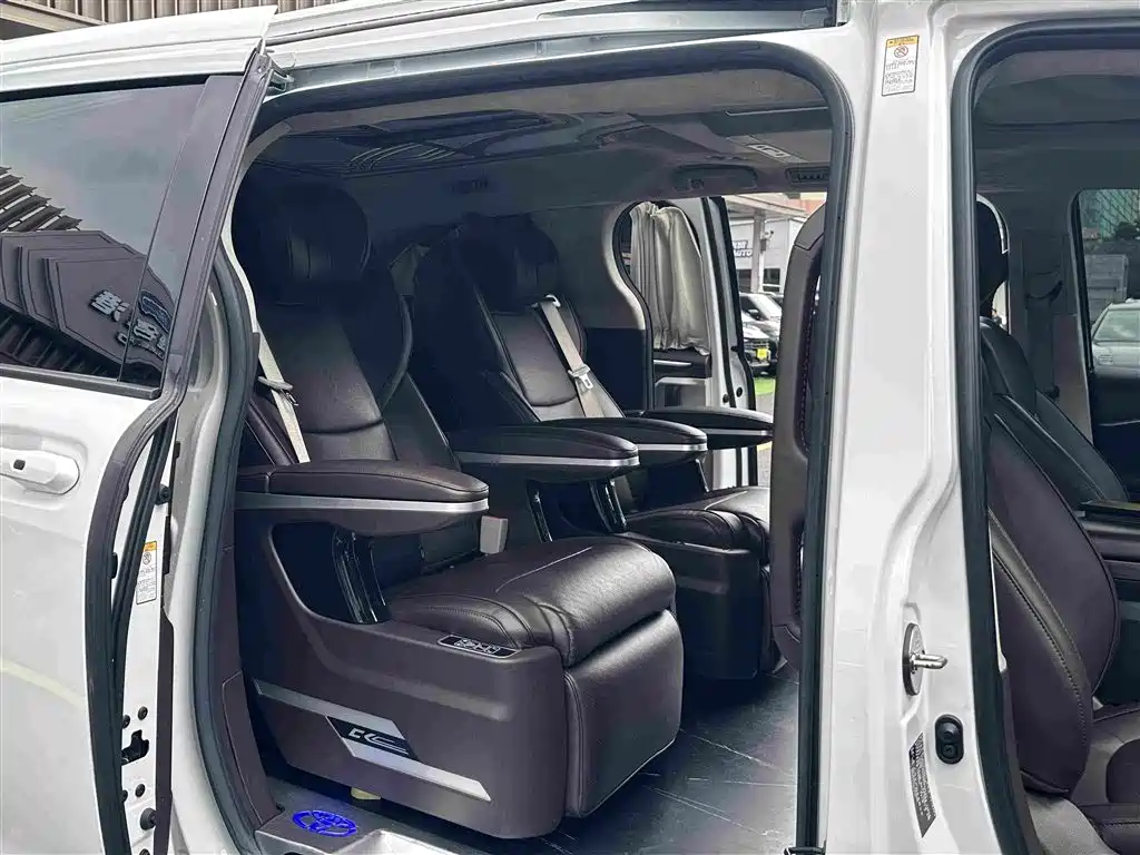 Toyota Sienna — миниатюра 16