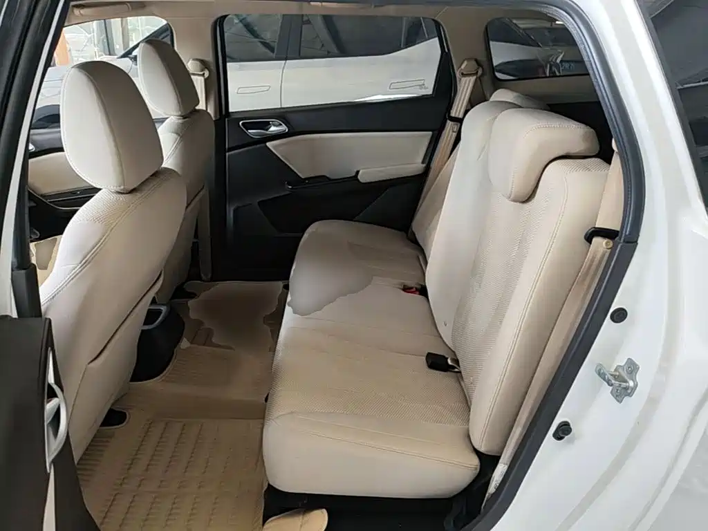 Baojun 310W — миниатюра 17