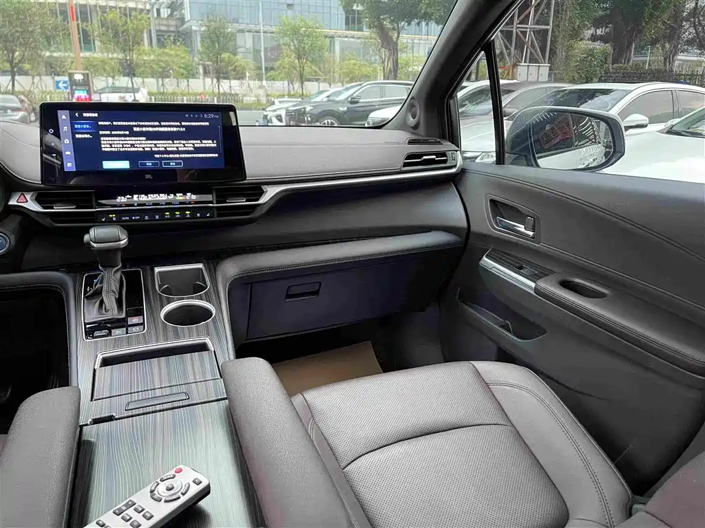 Toyota Sienna — миниатюра 26
