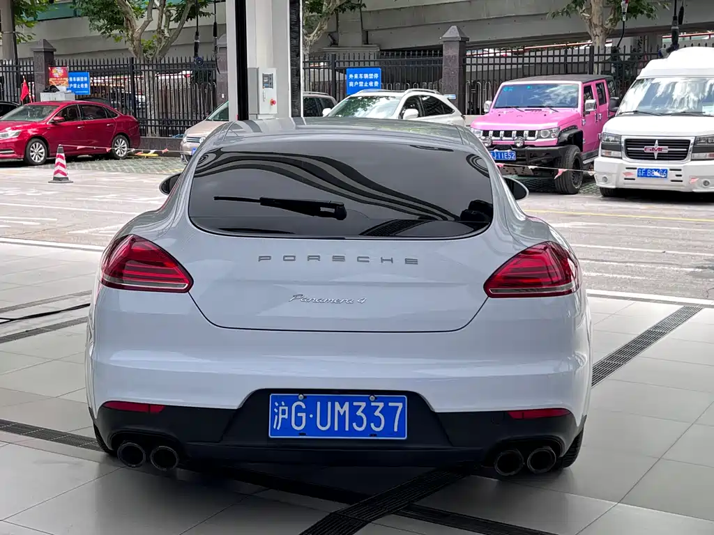 PORSCHE PANAMERA