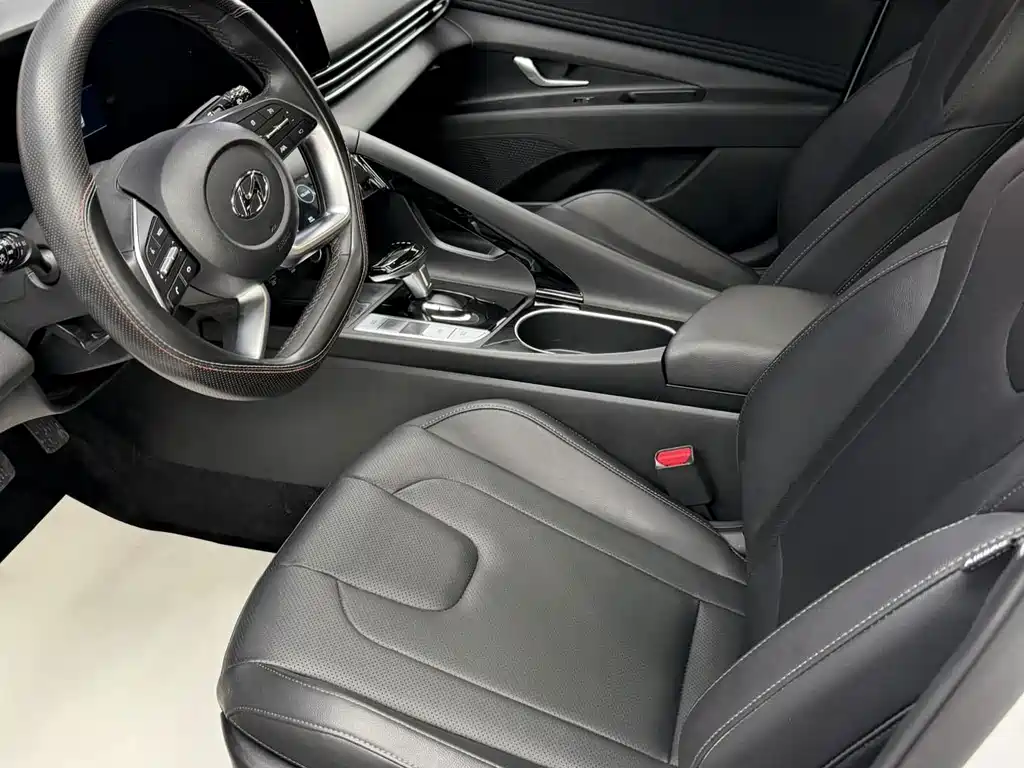 Hyundai Elantra — миниатюра 10