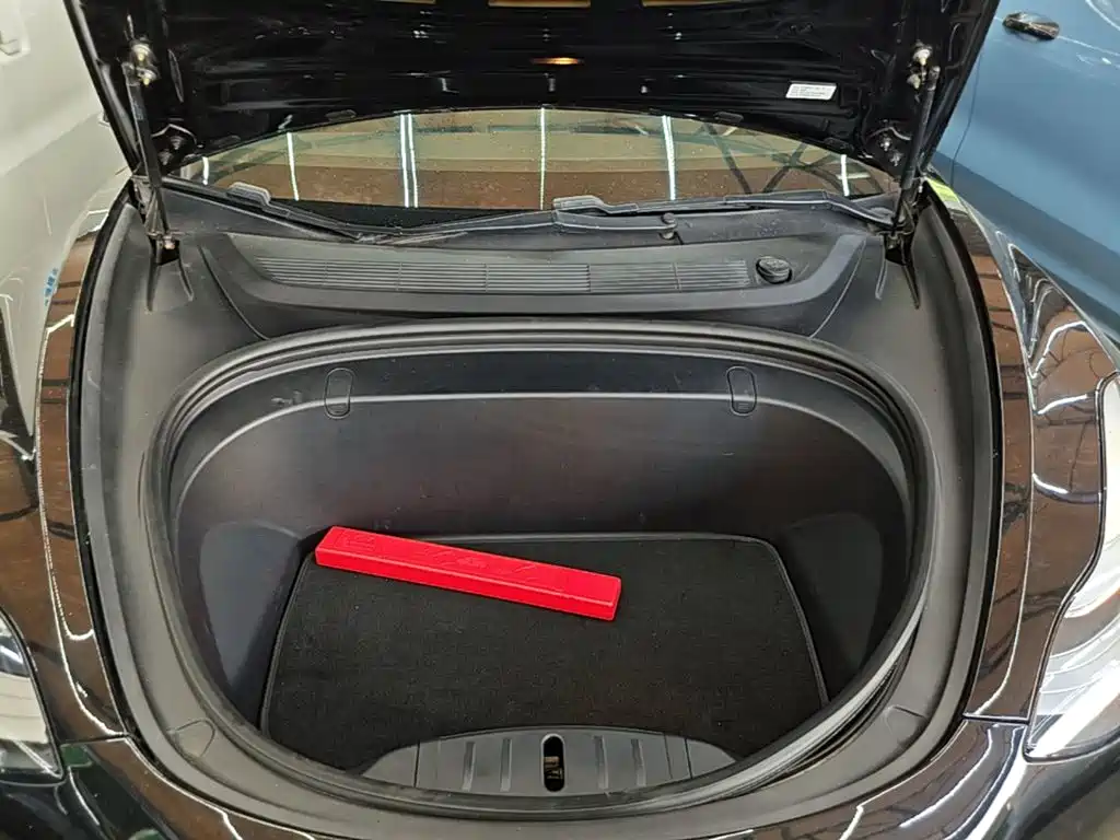 Tesla Model 3 — миниатюра 20