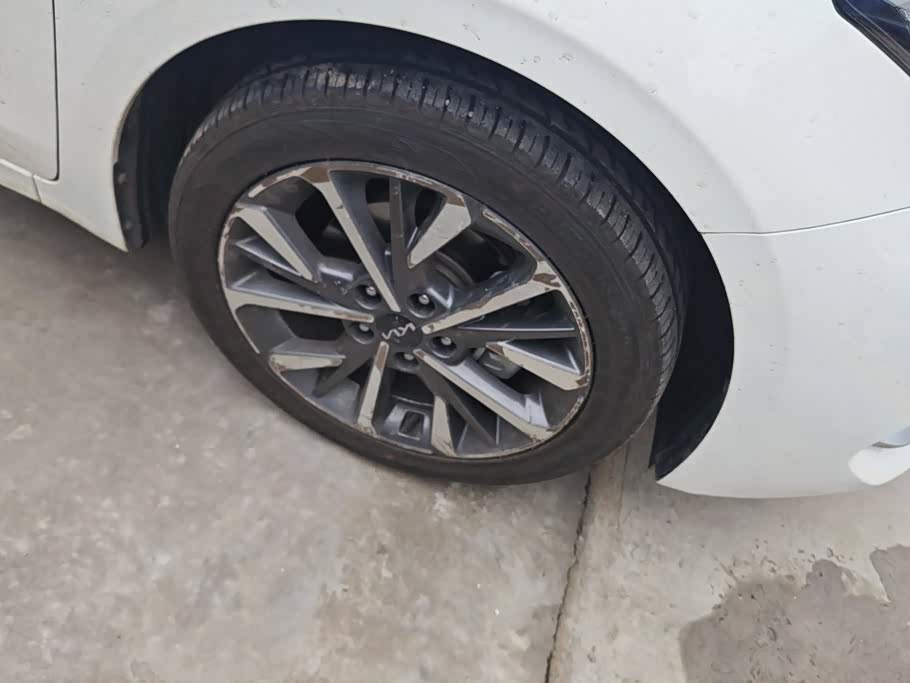 Kia K3 1.5 л 2023 г. Белый, пробег 18100 км