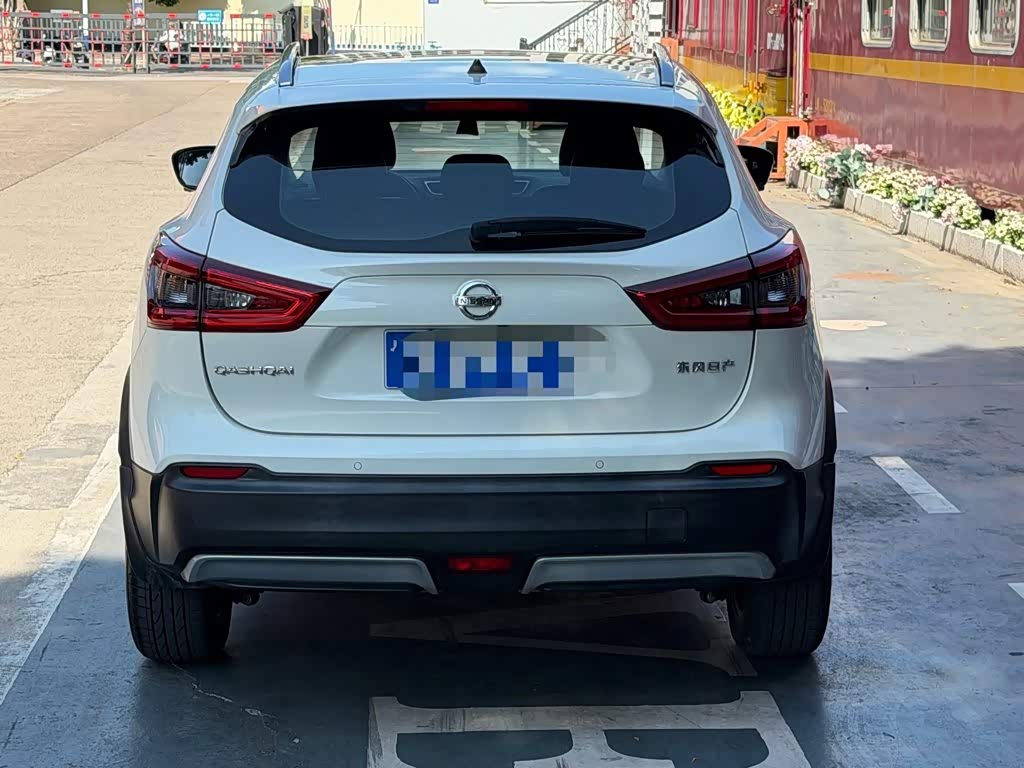 Nissan Qashqai 2.0 л 2022 г. Белый, пробег 31700 км