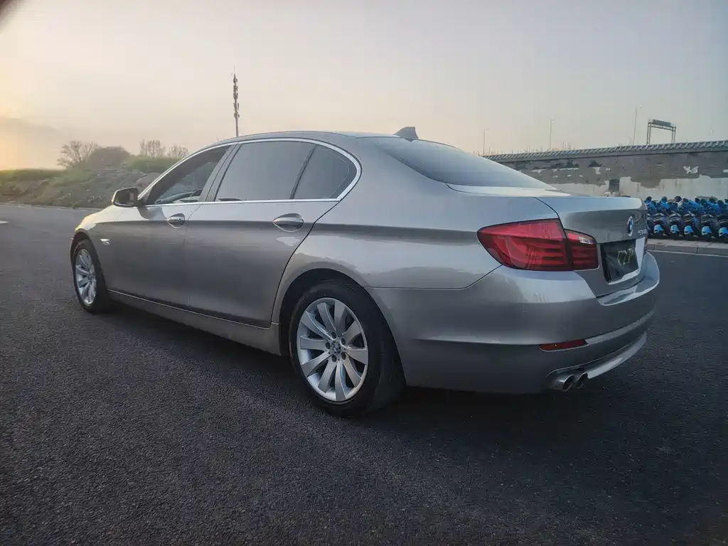 BMW 5 Series — миниатюра 7