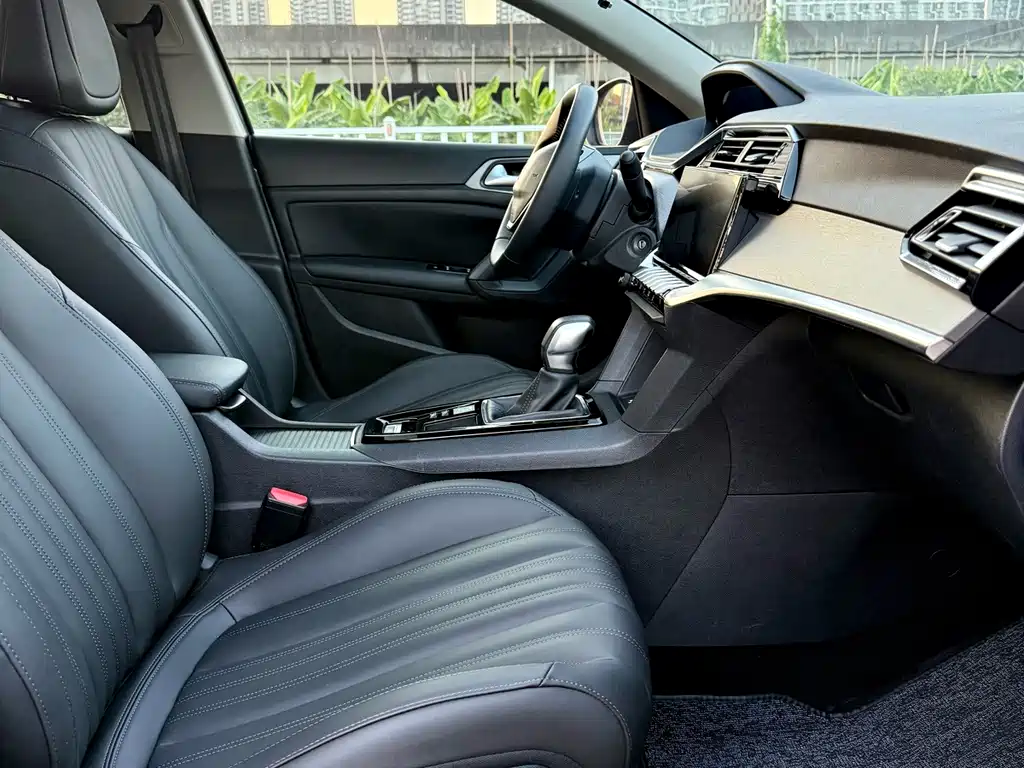 Peugeot 408 — миниатюра 15
