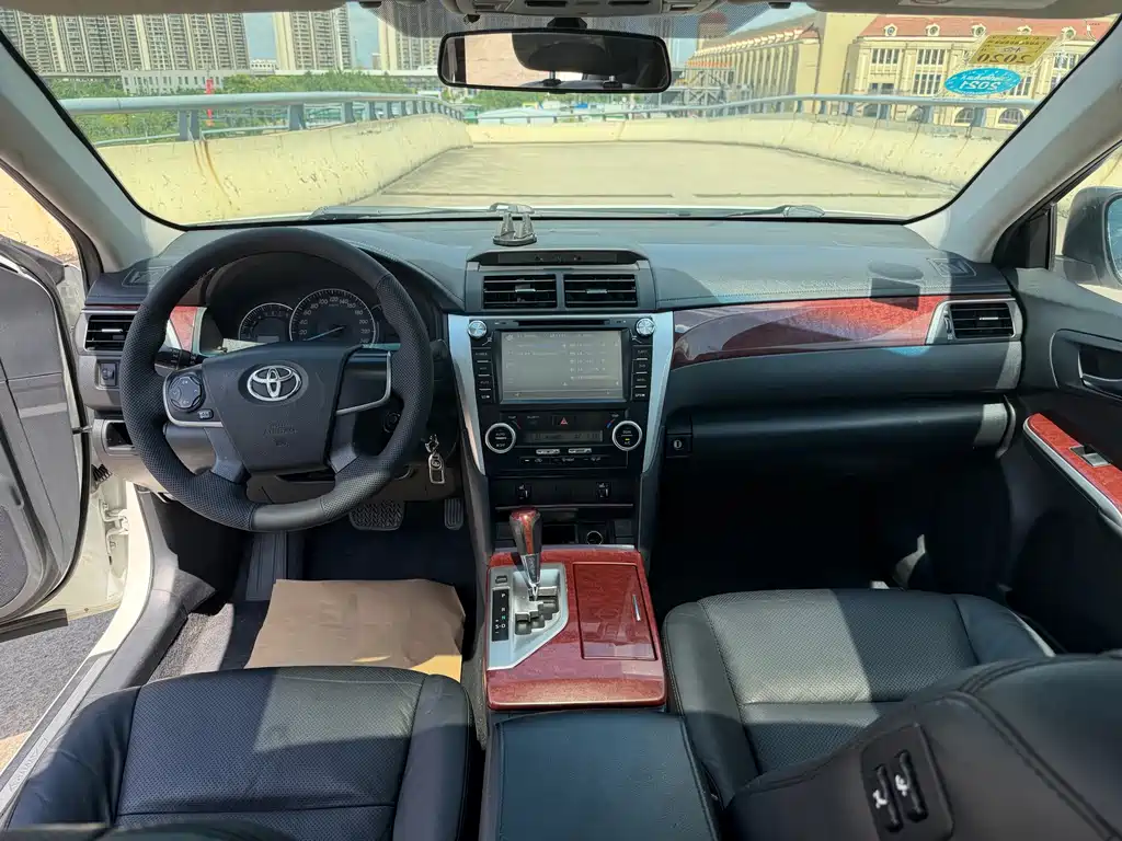 Toyota Camry — миниатюра 6