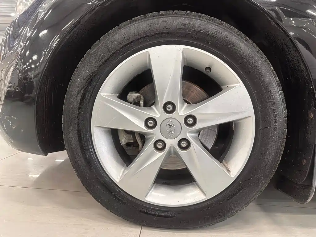 Hyundai Elantra Langdong — миниатюра 8