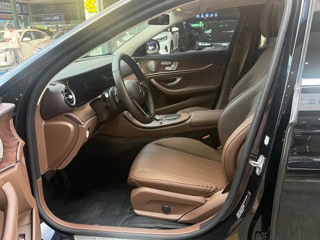 Mercedes-Benz E-Class — миниатюра 4