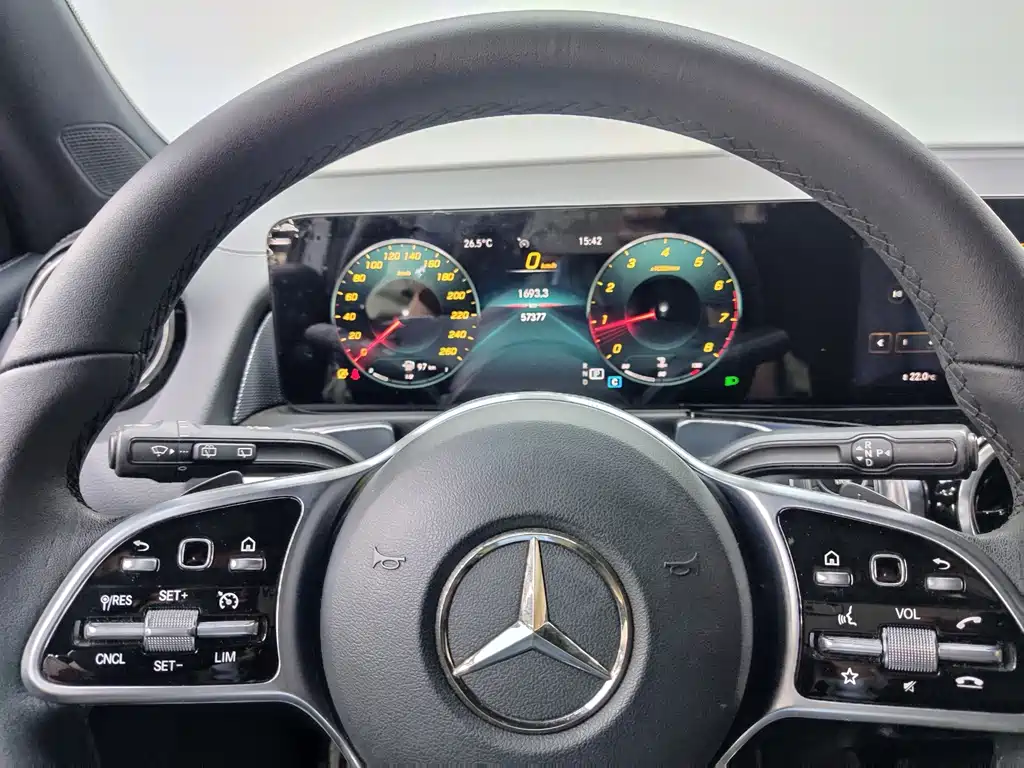 Mercedes-Benz GLB — миниатюра 11