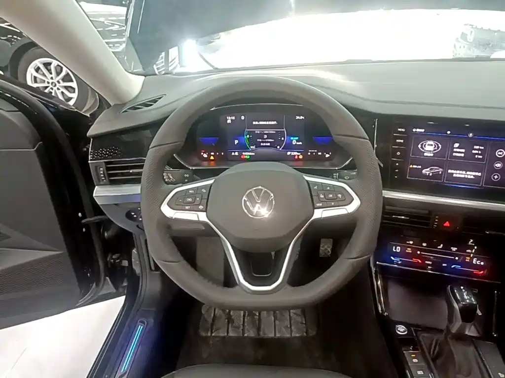 Volkswagen Passat PHEV — миниатюра 11