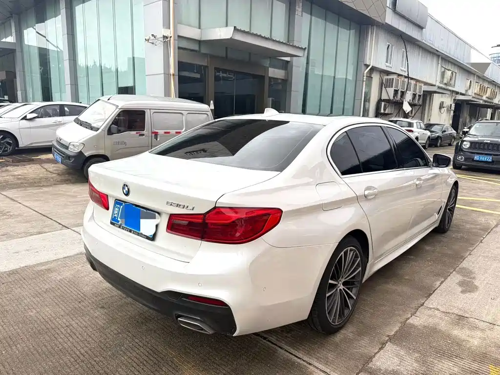BMW 5 Series — миниатюра 3