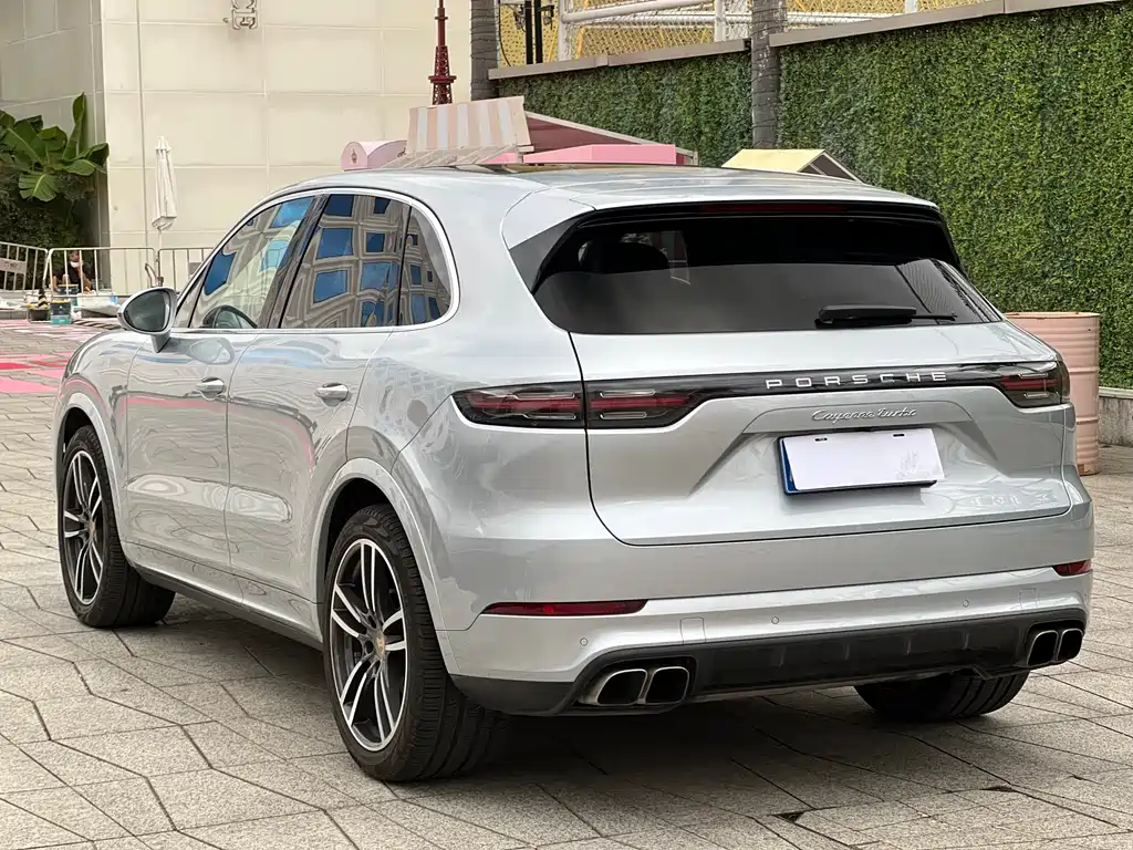 PORSCHE CAYENNE