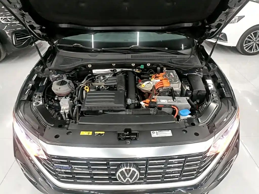Volkswagen Passat PHEV — миниатюра 20