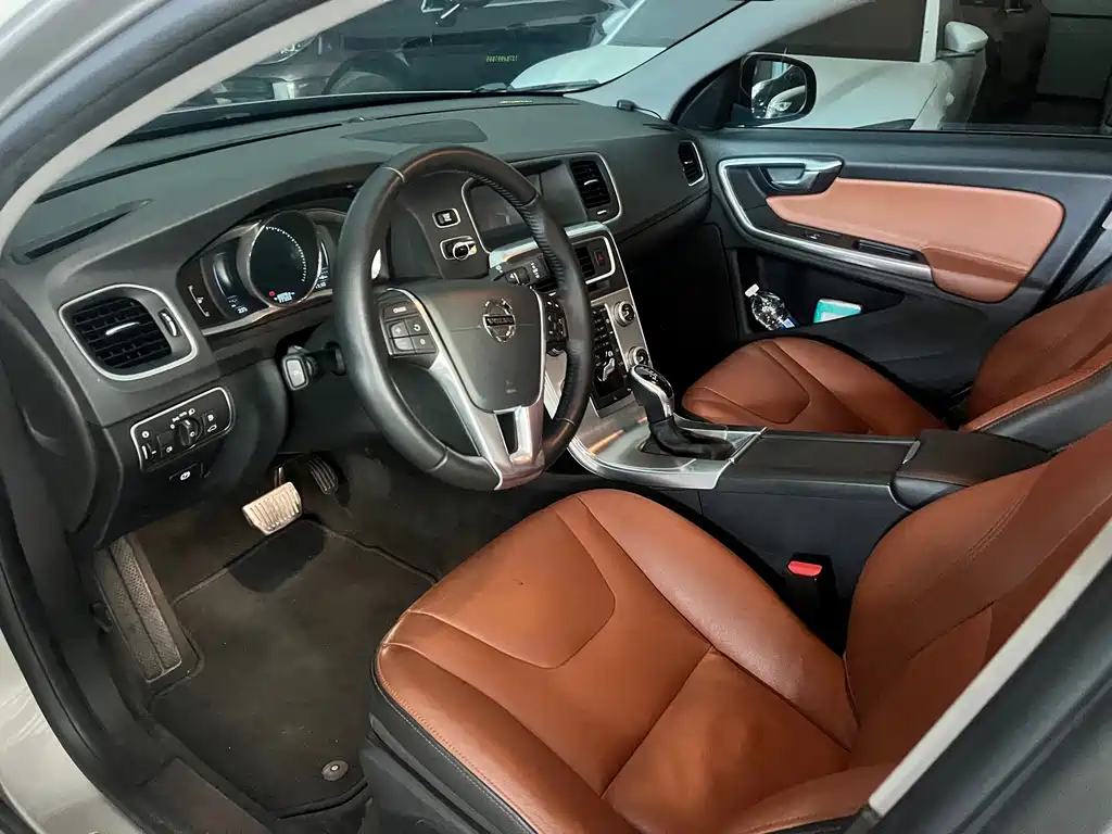 Volvo S60 — миниатюра 4