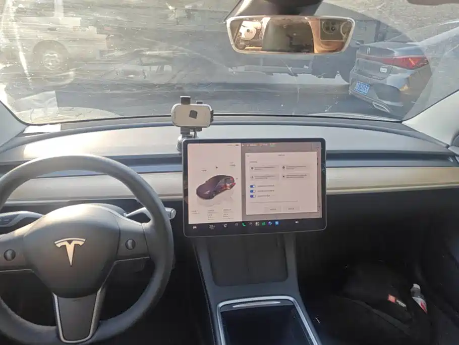 Tesla Model 3 — миниатюра 13