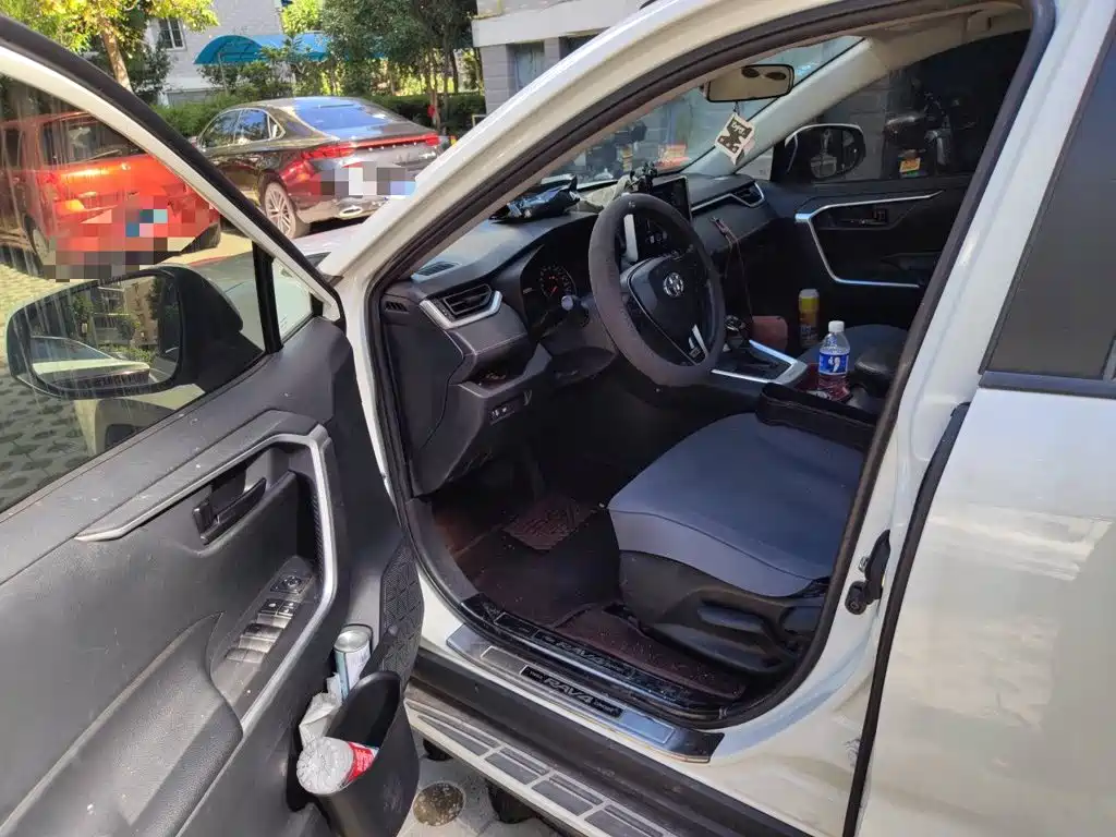 Toyota RAV4 — миниатюра 14