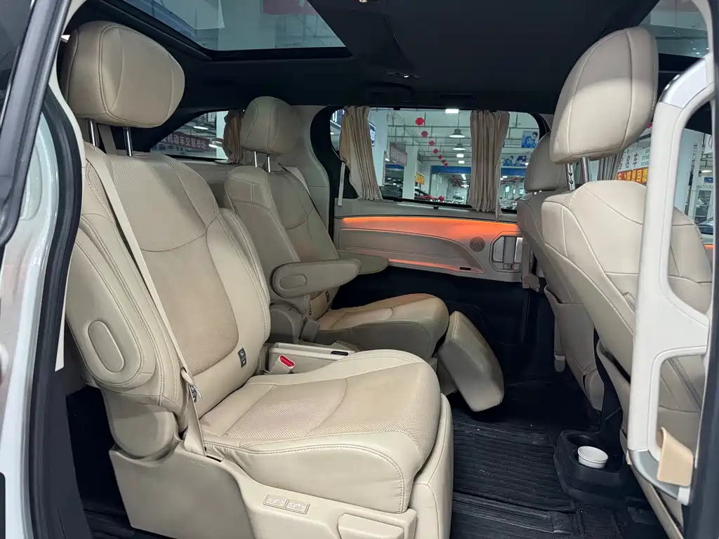 Toyota Granvia — миниатюра 9