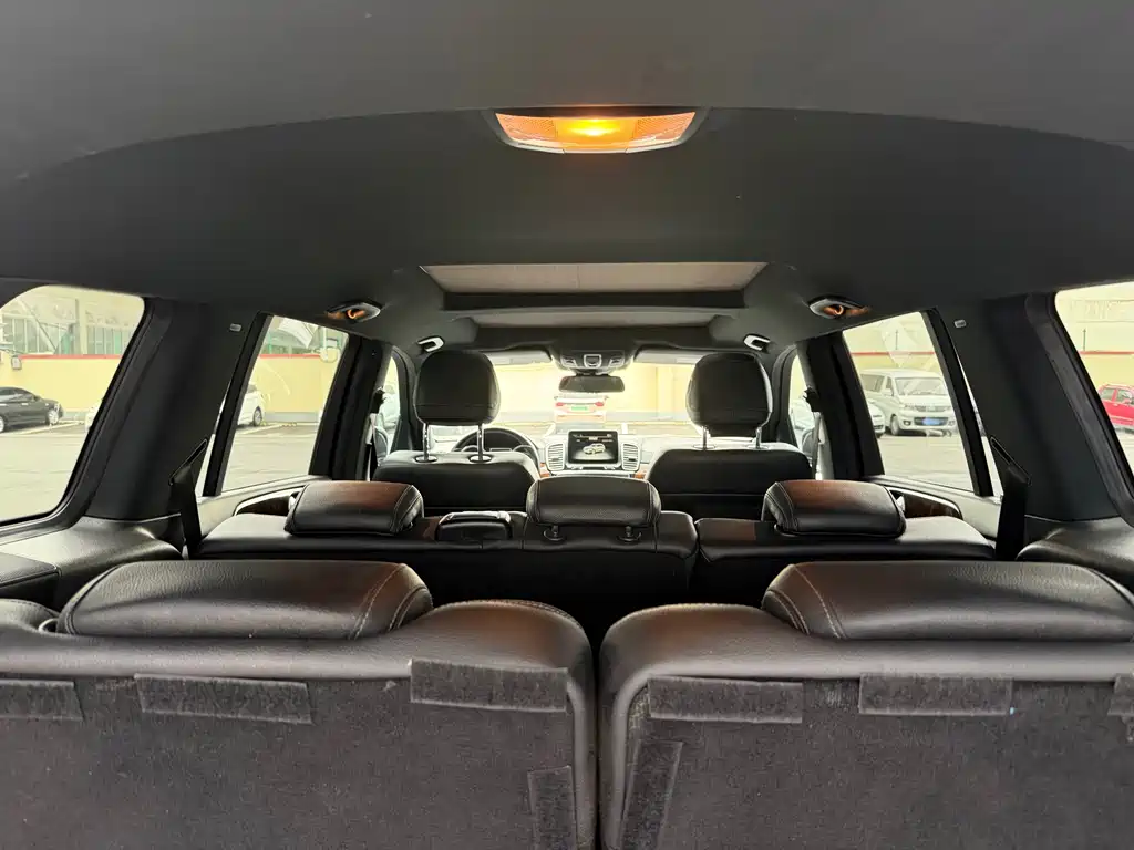 Mercedes-Benz GLS — миниатюра 10