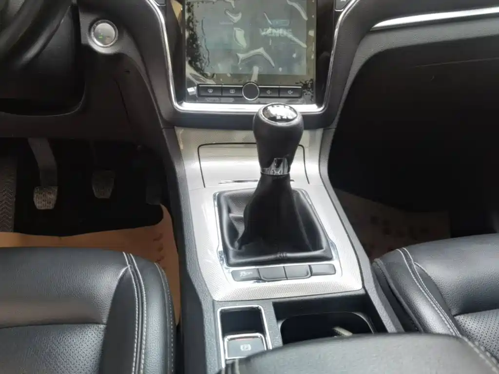 Roewe RX5 — миниатюра 14
