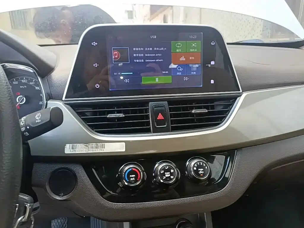 Baojun 310W — миниатюра 13