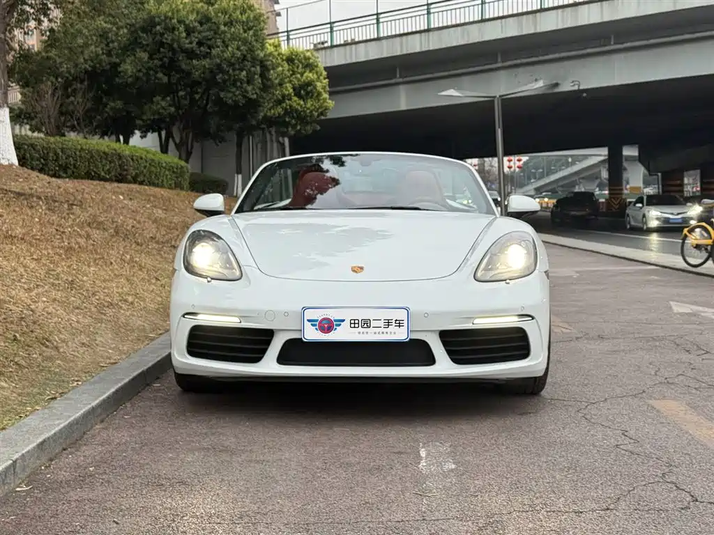 PORSCHE 718