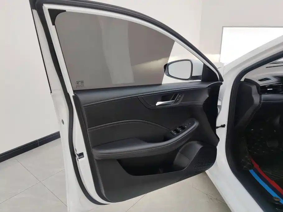 Roewe i5 — миниатюра 7