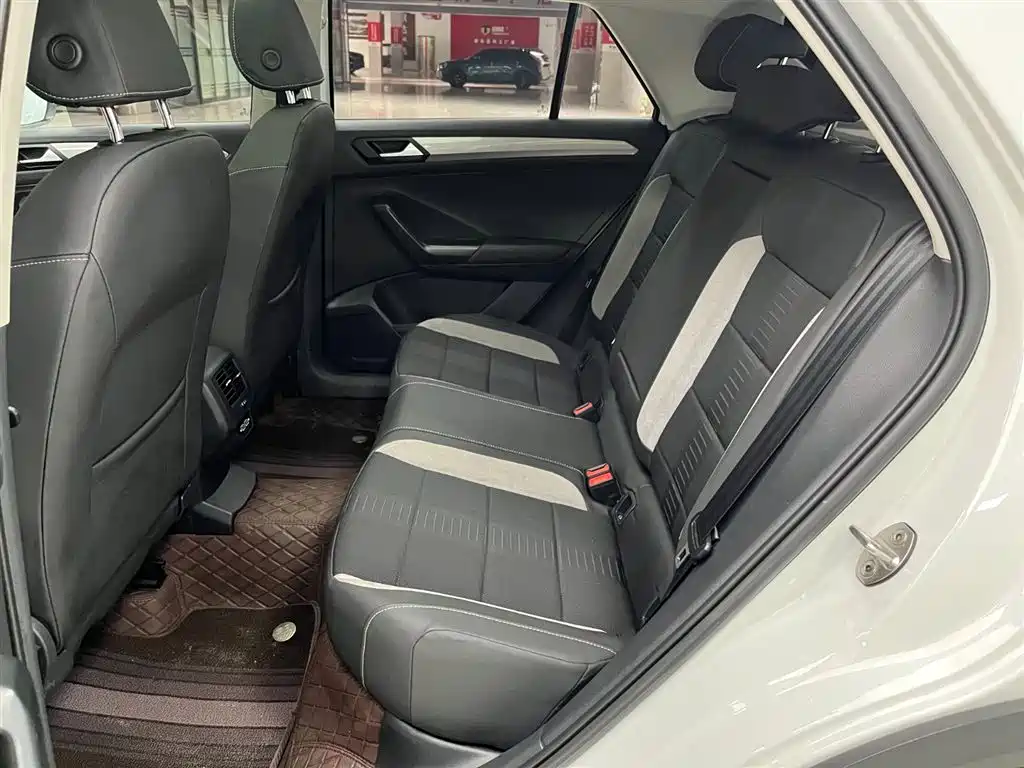 VOLKSWAGEN T ROC EXPLORING SONGS