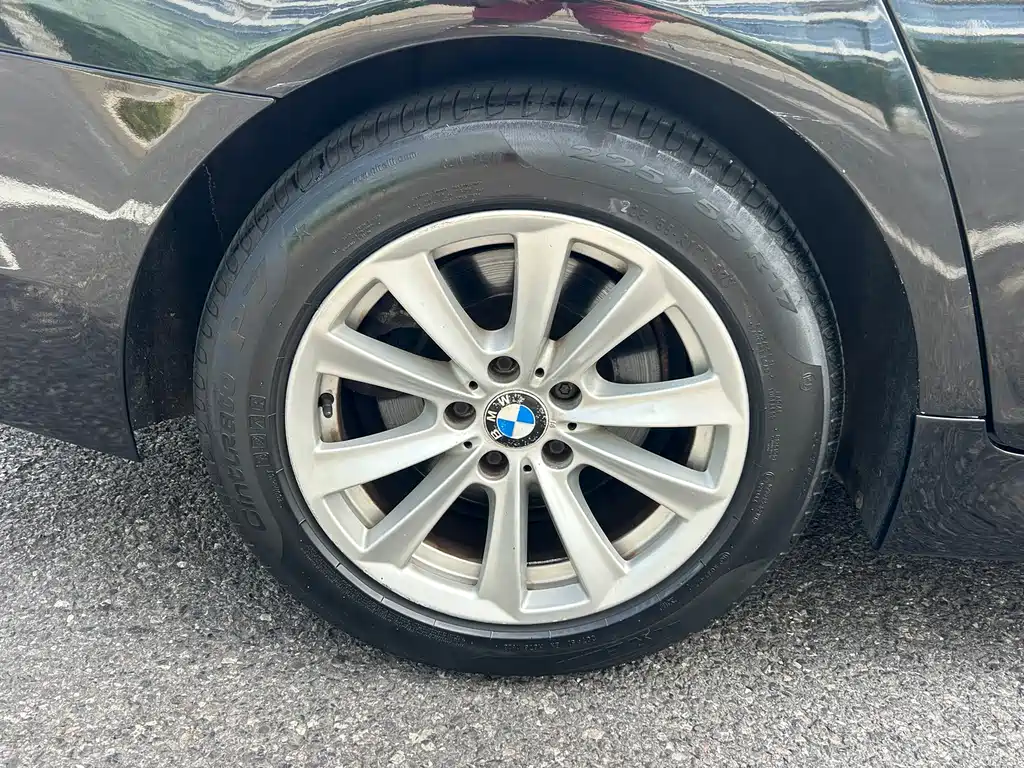 BMW 5 Series — миниатюра 12