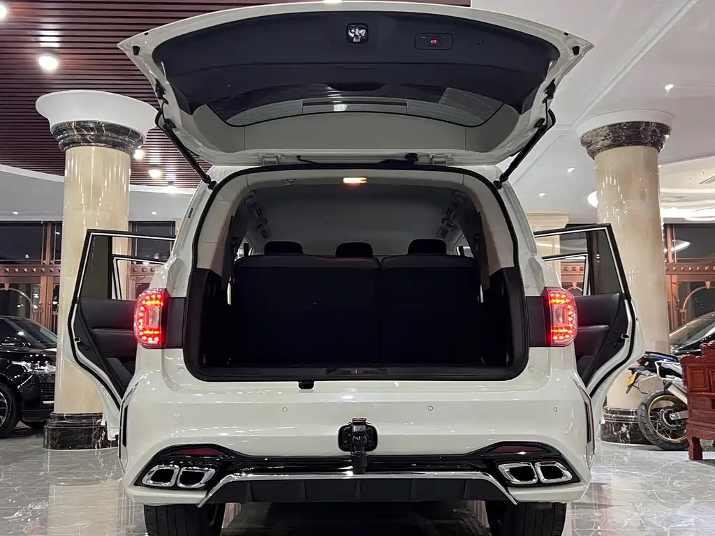 Nissan Patrol — миниатюра 13