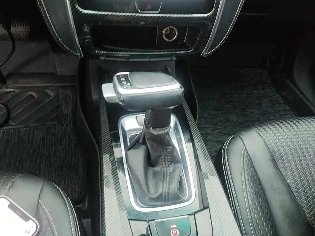 Luxgen U6 — миниатюра 14