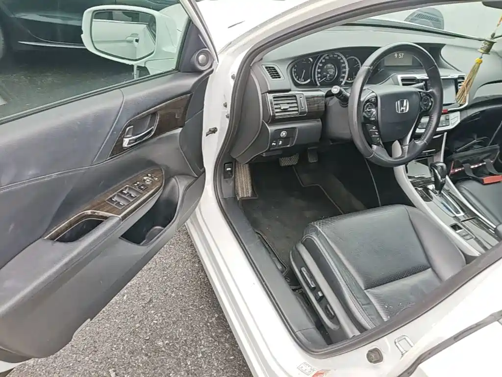 Honda Accord — миниатюра 16