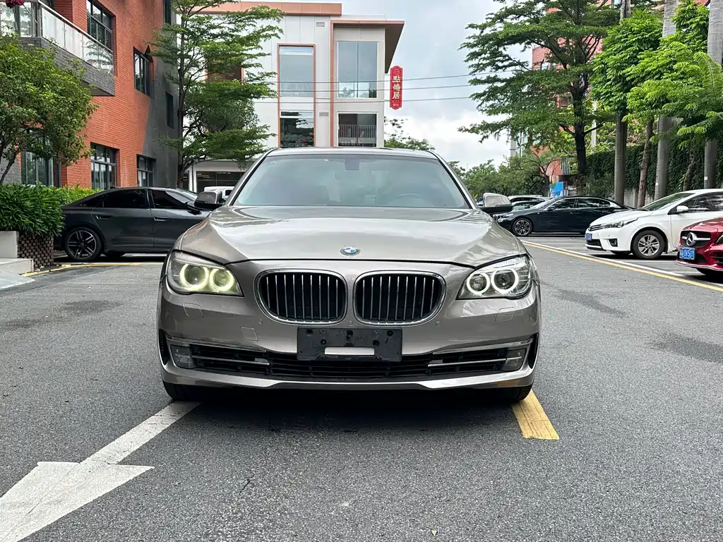 BMW 7 Series — миниатюра 2