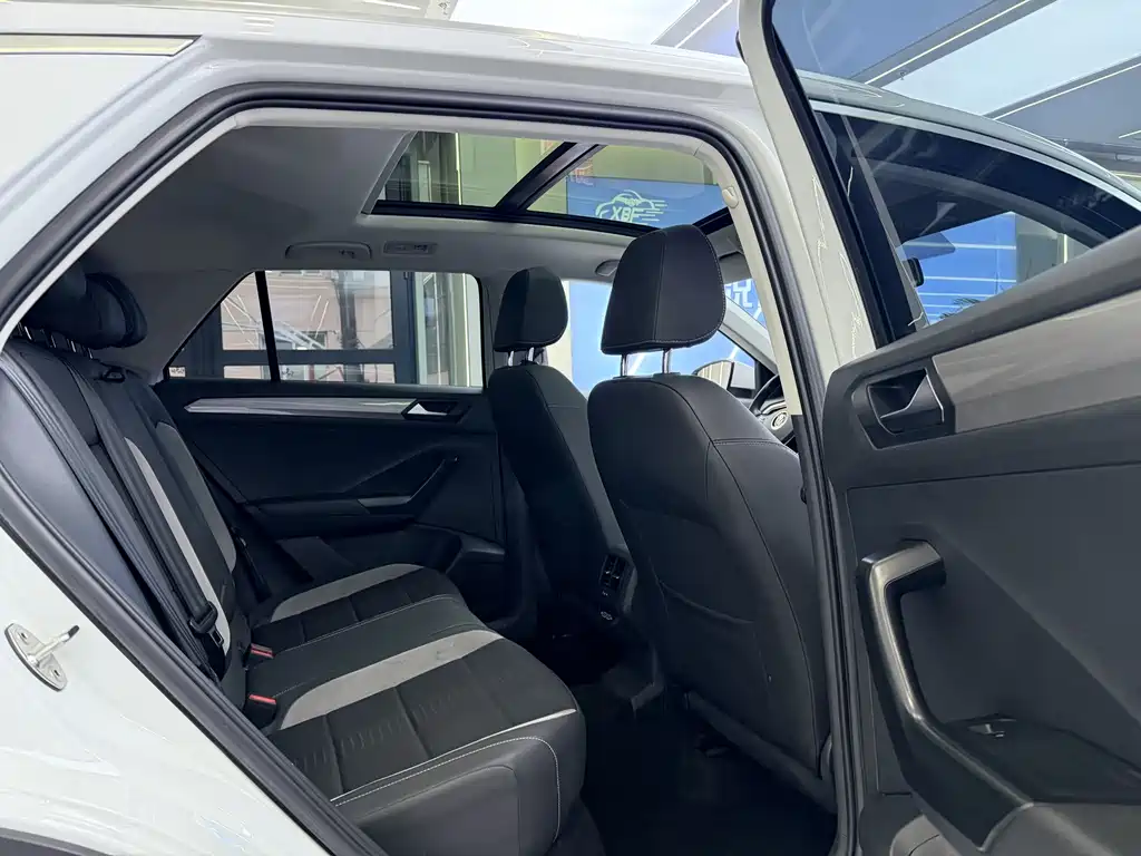 VOLKSWAGEN T ROC EXPLORING SONGS