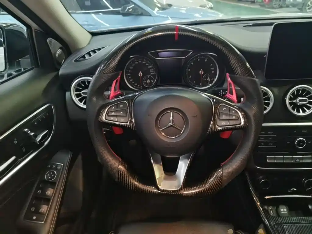 Mercedes-Benz GLA — миниатюра 11