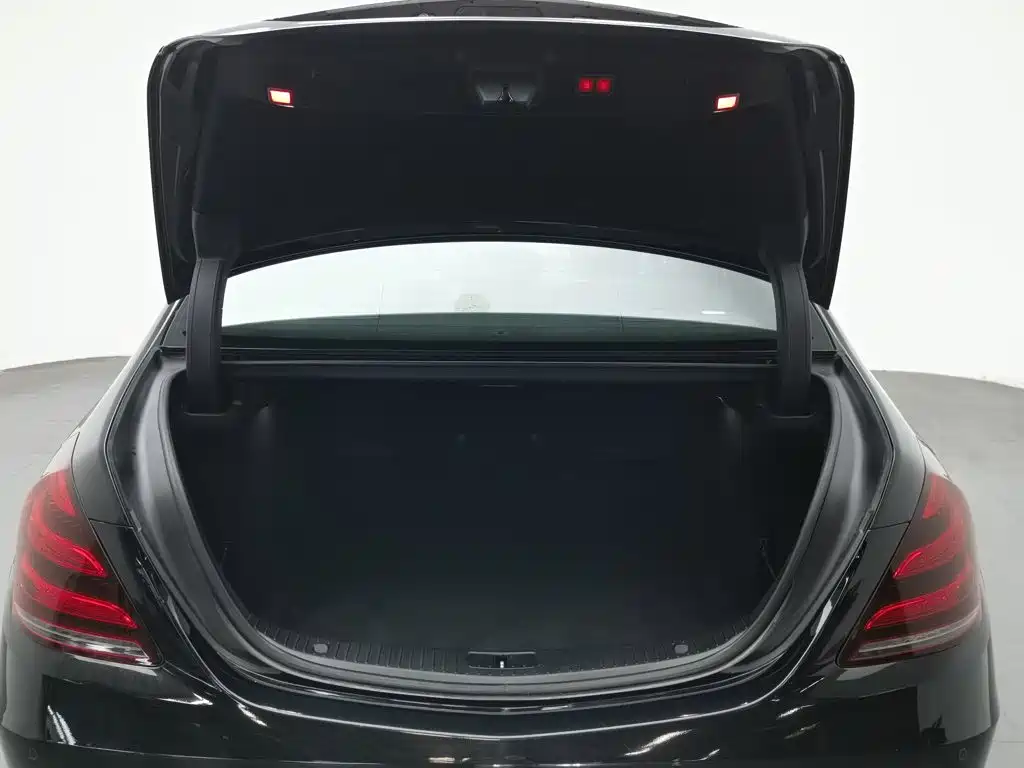 Mercedes-Benz S-Class — миниатюра 16