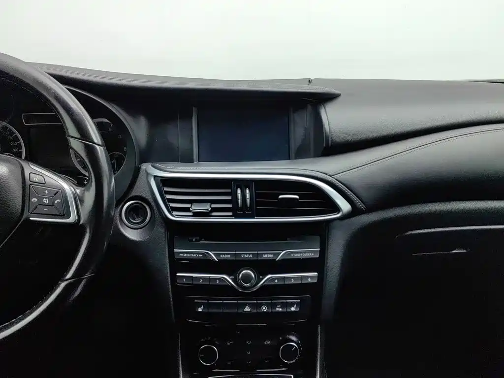Infiniti QX30 — миниатюра 12