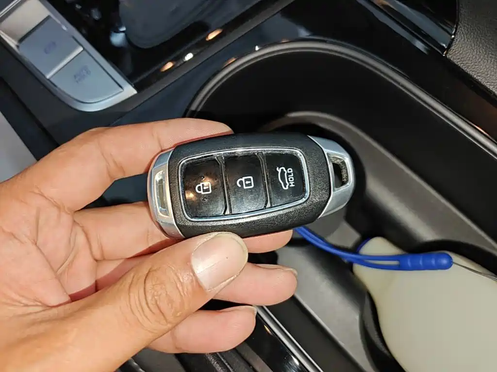 Hyundai Elantra — миниатюра 9