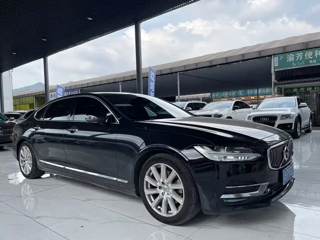 VOLVO S90