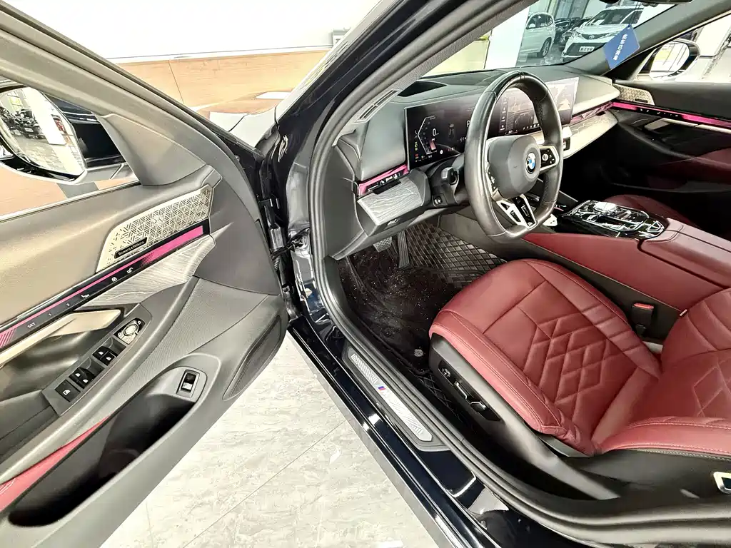 BMW 5 Series — миниатюра 5