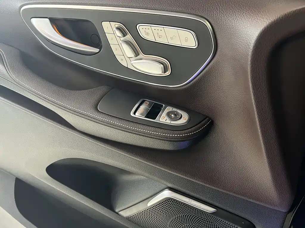 MERCEDES-BENZ V CLASS