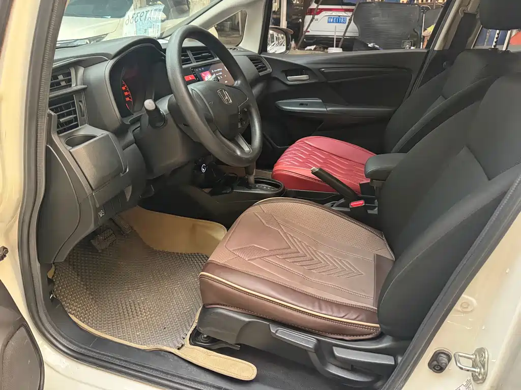Honda Fit — миниатюра 7