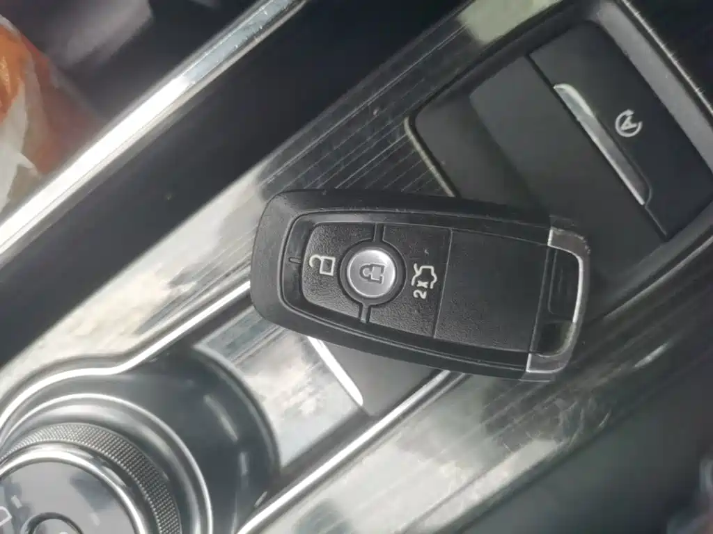 Ford Mondeo — миниатюра 9