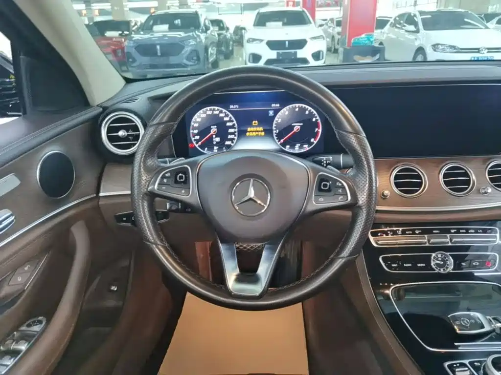 Mercedes-Benz E-Class — миниатюра 7