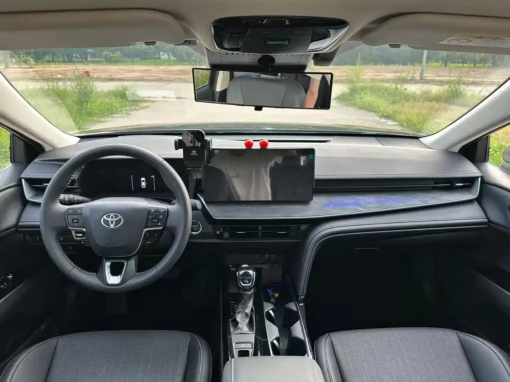 Toyota Camry — миниатюра 9