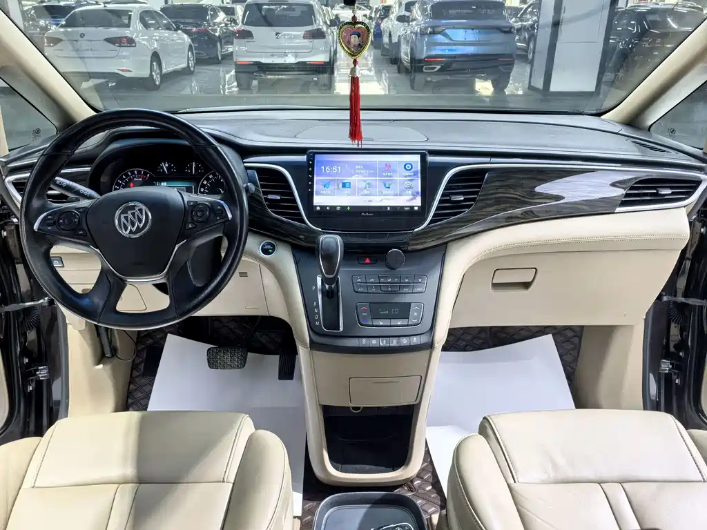 Buick GL8 — миниатюра 5